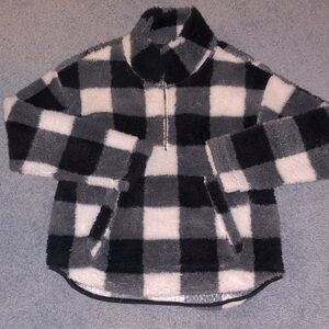 Old Navy Cozy Sherpa Half Zip Sweatshirt in Black Buffalo Plaid Size Small.